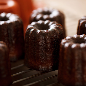 <h1 class='title_cn'>可麗露</h1><h3 class='title_en'>Canelé </h3>