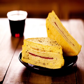 <h1 class='title_cn'>法式烤火腿三明治</h1><h3 class='title_en'>Ham & Cheese Sandwich</h3>