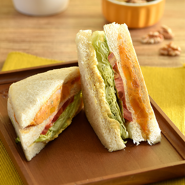 <h1 class='title_cn'>地瓜堅果三明治</h1><h3 class='title_en'>Sweet Potato & Nuts Sandwich</h3>
