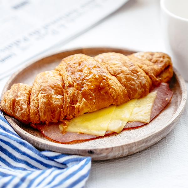 <h1 class='title_cn'>起司里肌可頌</h1><h3 class='title_en'>Cheese & Pork Tenderloin Croissant</h3>