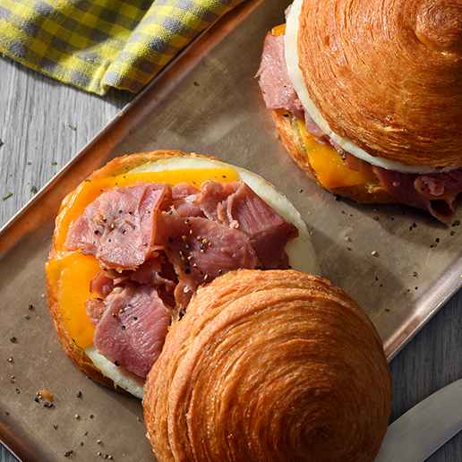 <h1 class='title_cn'>雞肉可頌堡</h1><h3 class='title_en'>Turkey & Cheese Croissant Bun</h3>