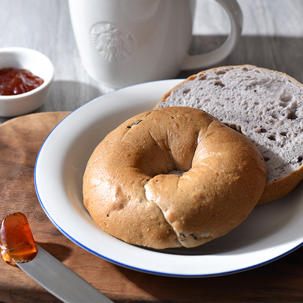 <h1 class='title_cn'>藍莓貝果</h1><h3 class='title_en'>Blueberry Bagel</h3>