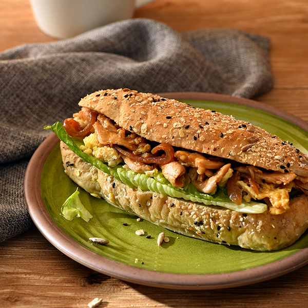 <h1 class='title_cn'>照燒雞肉三明治</h1><h3 class='title_en'>Teriyaki Chicken Sandwich</h3>
