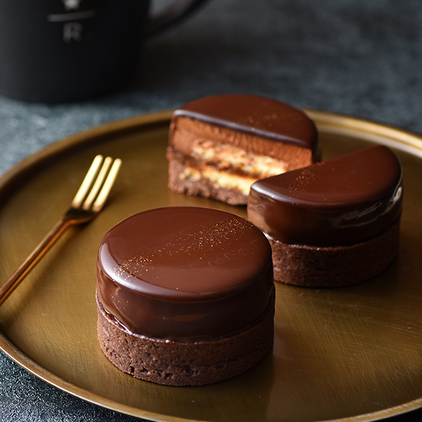 <h1 class='title_cn'>焦糖海鹽可可塔</h1><h3 class='title_en'>Salted Caramel Choco Tart</h3>