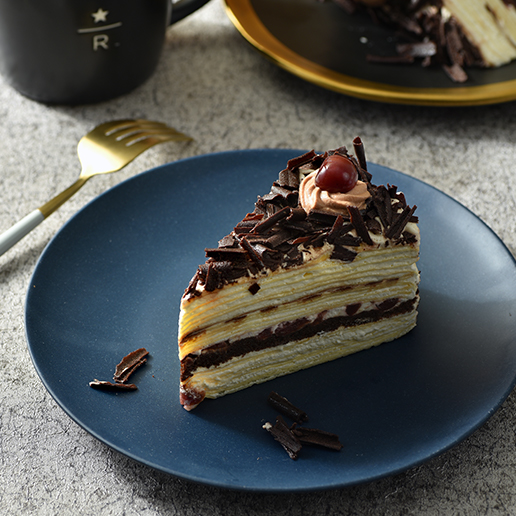 <h1 class='title_cn'>櫻桃黑森林薄餅</h1><h3 class='title_en'>Cherry Black Forest Mille Crêpe</h3>