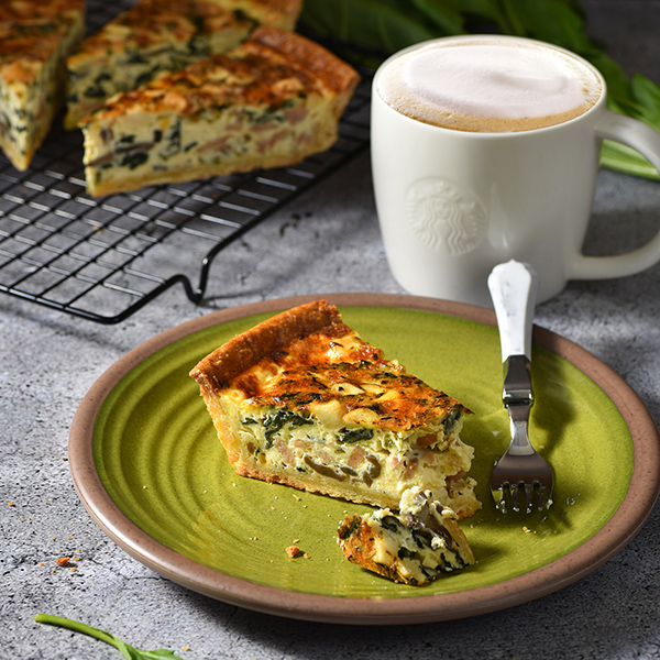 <h1 class='title_cn'>嫩雞菠菜鹹派</h1><h3 class='title_en'>Spinach Chicken and Mushroom Quiche</h3>