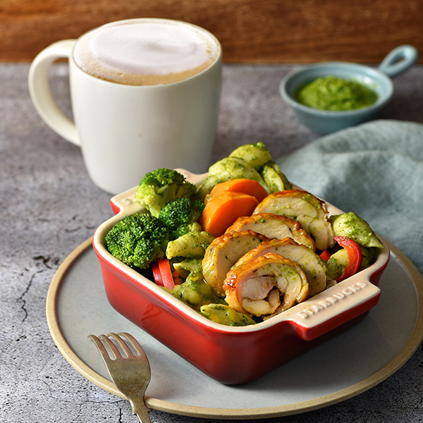<h1 class='title_cn'>時蔬烤雞青醬麵</h1><h3 class='title_en'>Grilled Chicken and Pesto Pasta</h3>