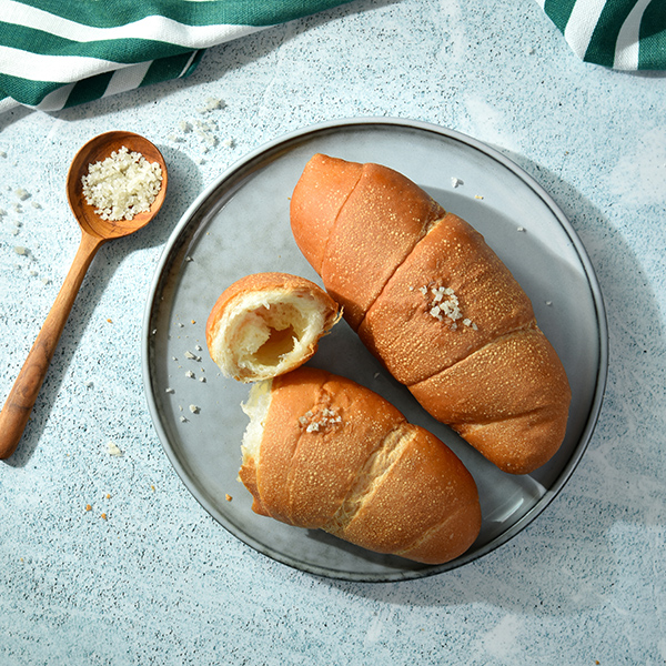 <h1 class='title_cn'>海鹽奶油捲</h1><h3 class='title_en'>Sea Salt Butter Bread</h3>