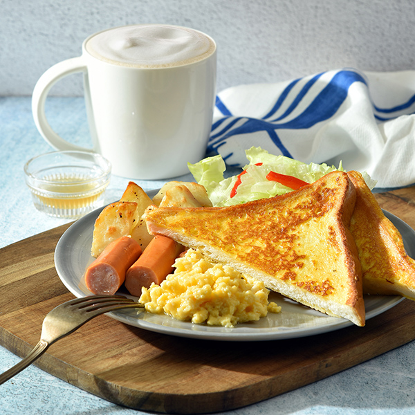 <h1 class='title_cn'>晨光法式吐司組合</h1><h3 class='title_en'>French Toast Brunch Set</h3><div class='and'></div><h3 class='drink'><span class='title_cn'>小杯密斯朵</span><span class='title_en'>Caffé Misto</span></h3><h3 class='price'>200</h3>