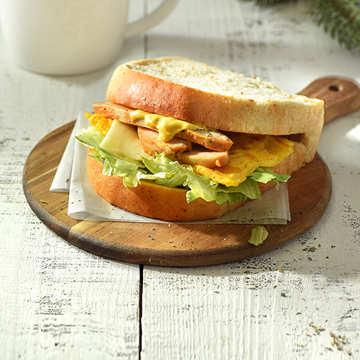 <h1 class='title_cn'>香料烤雞三明治</h1><h3 class='title_en'> Roast Chicken Breast Sandwich</h3>