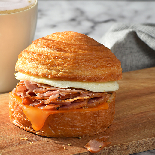 <h1 class='title_cn'>雞肉可頌堡</h1><h3 class='title_en'>Turkey & Cheese Croissant Bun</h3>