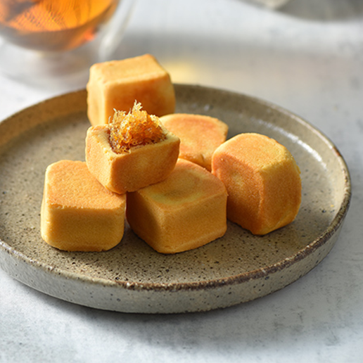<h1 class='title_cn'>Mini鳳梨酥(6顆裝)</h1><h3 class='title_en'>Pineapple Pastry (6 Pieces)</h3>