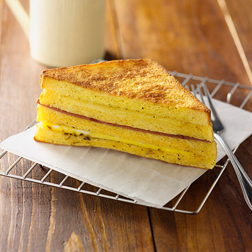 <h1 class='title_cn'>法式烤火腿三明治</h1><h3 class='title_en'>Ham & Cheese Sandwich</h3>